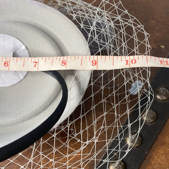 . Vintage Fascinator Hat Hair Piece with Feather and Veil - Picture 6 of 8